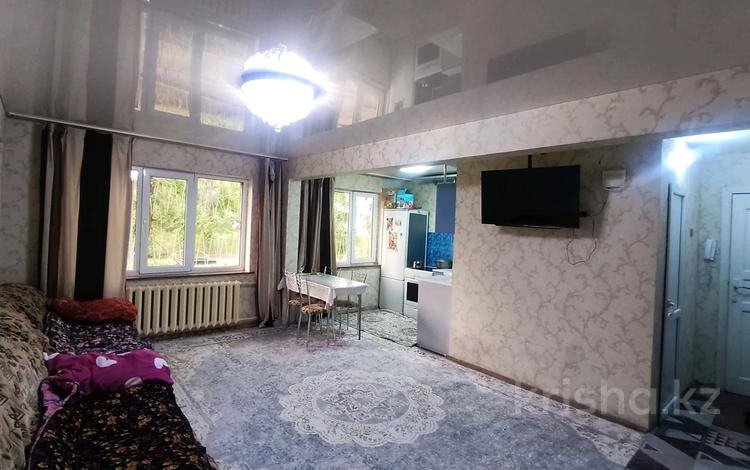 3-комнатная квартира, 60 м², 1/4 этаж, Серикбаева 33 за 19.9 млн 〒 в Усть-Каменогорске — фото 2