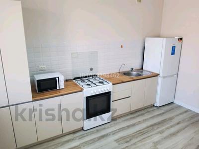 1-комнатная квартира · 55 м² · 3/5 этаж, мкр. Алтын орда, проспект Тауелсиздик — Анага Тагзым, супермаркет Анвар, детский садик Кулагер, Апорт, Ваниль за 26 млн ₸ в Актобе