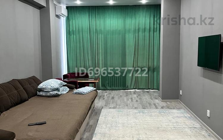 1-комнатная квартира · 60 м² · 2/9 этаж, Вокзальная 4/1 за 12 000 ₸ в Уральске — фото 2