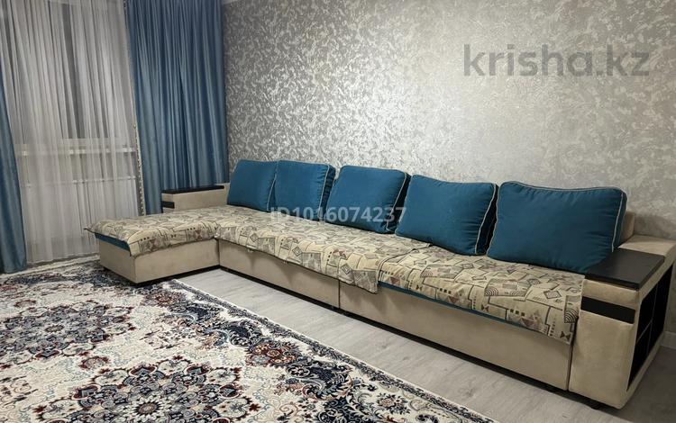 2-комнатная квартира · 65 м² · 4/12 этаж, мкр Акбулак, 1-я улица 47 за 300 000 ₸ в Алматы, Алатауский р-н — фото 2