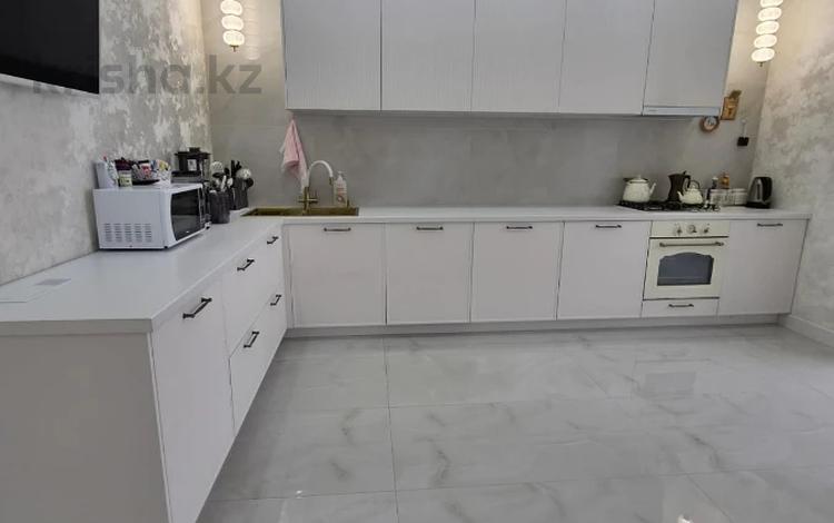 3-комнатная квартира · 117 м² · 1/5 этаж, мкр. Алтын орда за 53 млн ₸ в Актобе — фото 3