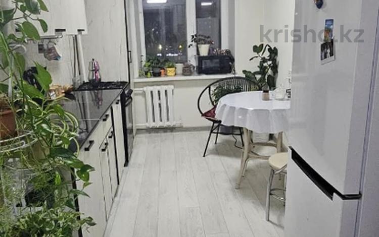 2-комнатная квартира · 52 м² · 5/10 этаж, жукова за 16 млн 〒 в Уральске — фото 11