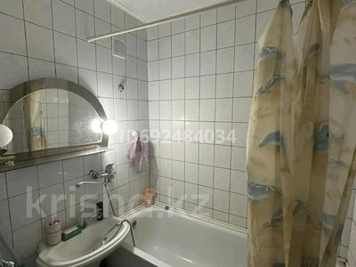 2-бөлмелі пәтер · 50 м² · 1/6 қабат, мкр 8, Марата Оспанова 56 — Ресторан револьвер, бағасы: 17 млн ₸ в Актобе