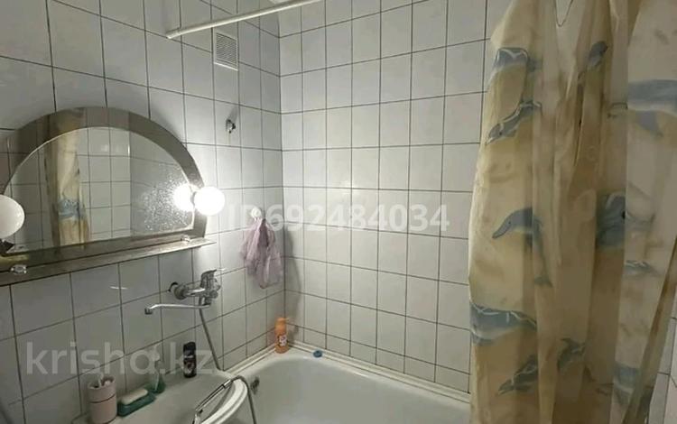 2-бөлмелі пәтер · 50 м² · 1/6 қабат, мкр 8, Марата Оспанова 56 — Ресторан револьвер, бағасы: 17 млн ₸ в Актобе — фото 9