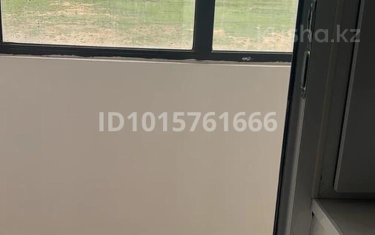 1-бөлмелі пәтер · 12 м² · 3/5 қабат, Бозарық ш/а 688/9 — Бозарық жанадан берилген квартира адам турмаған свежи ремонт мектеп садик қасында 146 мектеп без мебель жас семия жақсы дипазить 30 мын хазайын өзим релтер емеспин нақты алатын адамға барып көрсетемин, бағасы: 100 000 ₸ в Шымкенте, Абайский р-н — фото 2