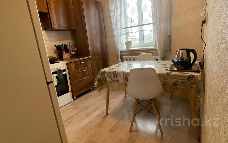 2-комнатная квартира, 51 м², 3/9 этаж, Би боранбая за 20 млн 〒 в Семее — фото 2