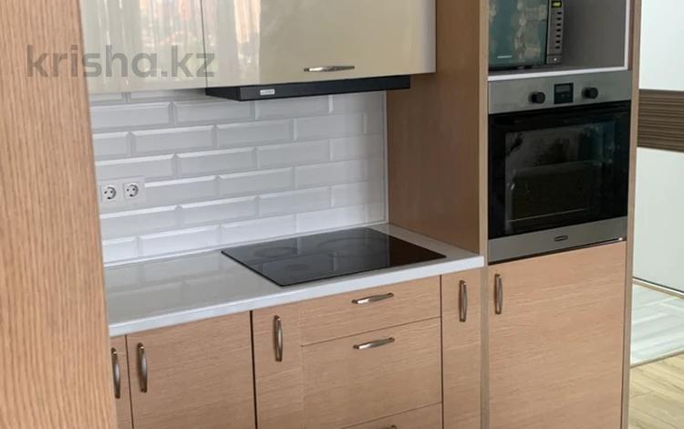 2-комнатная квартира · 65 м² · 15/21 этаж, Толе би 286/1 за 320 000 ₸ в Алматы, Алмалинский р-н — фото 2