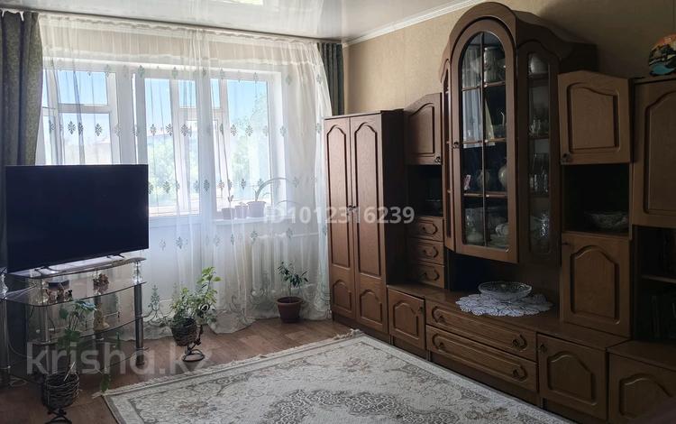 3-бөлмелі пәтер · 63 м² · 3/5 қабат, мкр Айгуль, Матросова 54, бағасы: 21 млн ₸ в Уральске — фото 2