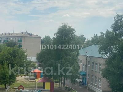 3-бөлмелі пәтер · 62 м² · 4/5 қабат, Айгүл ш/а, Матросова 54, бағасы: 18 млн ₸ в Уральске, мкр Айгуль