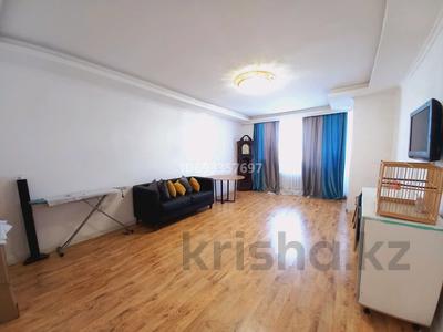 2-комнатная квартира, 90 м², 10/14 этаж помесячно, Сембинова — Кенесары за 220 000 〒 в Астане, р-н Байконур