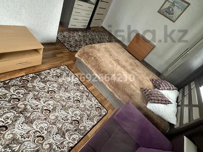 1-бөлмелі пәтер, 40 м², 4/5 қабат тәулігіне, мкр Новый Город, Нуркен Абдирова 7, бағасы: 9 000 〒 в Караганде, Казыбек би р-н