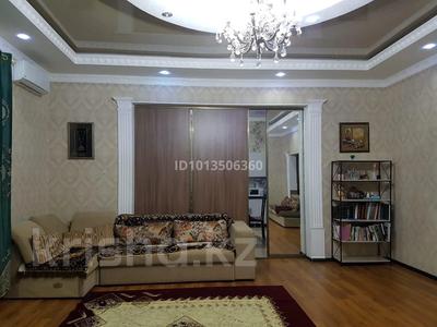 Отдельный дом · 5 комнат · 300 м² · 8 сот., мкр Байтак-2, Нияз батыр 4 за 250 000 ₸ в Атырау