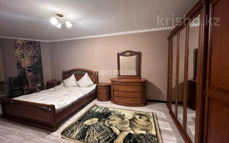 1-бөлмелі пәтер · 50 м² · 3/9 қабат, Алмагүл ш/а., Аманшина 74, бағасы: 180 000 ₸ в Атырау, мкр. Алмагуль — фото 2