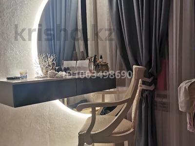 3-комнатная квартира · 57 м² · 2/5 этаж, Старый город, Карасай батыра 24 — Сзади магазина пантера и рядом 11 школа за 18.5 млн 〒 в Актобе