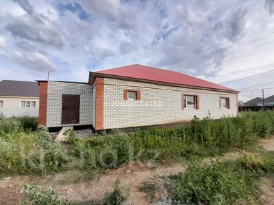 Отдельный дом · 5 комнат · 172 м² · 8.6 сот., Мкр Сарыарка улица Жасыбай 6 за 24 млн ₸ в Уральске