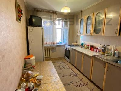 3-комнатная квартира, 64 м², 8/9 этаж, мкр 11 42 — мкр 11 за 18 млн 〒 в Актобе, мкр 11