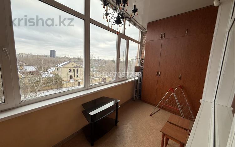 3-комнатная квартира · 125 м² · 4/5 этаж, мкр Михайловка , Аманжолова за 500 000 〒 в Караганде, Казыбек би р-н — фото 6