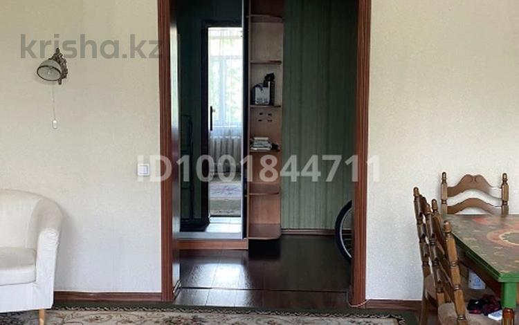 3-бөлмелі пәтер · 77 м² · 2/3 қабат, Момышұлы, бағасы: 270 000 ₸ в Семее — фото 2