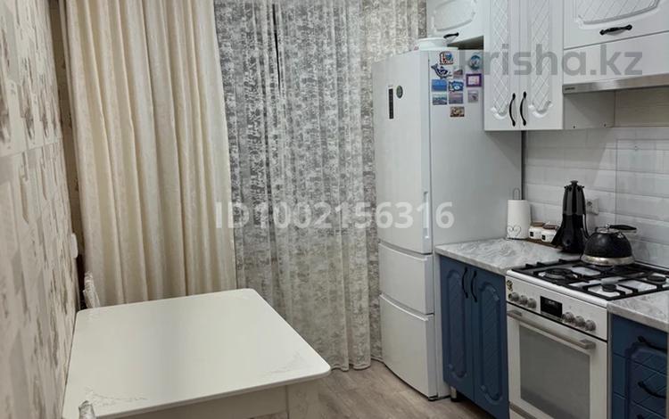 3-комнатная квартира · 59.8 м² · 2/5 этаж, Майкудук, Мкр Восток-1 5 за 22 млн 〒 в Караганде, Алихана Бокейханова р-н — фото 2