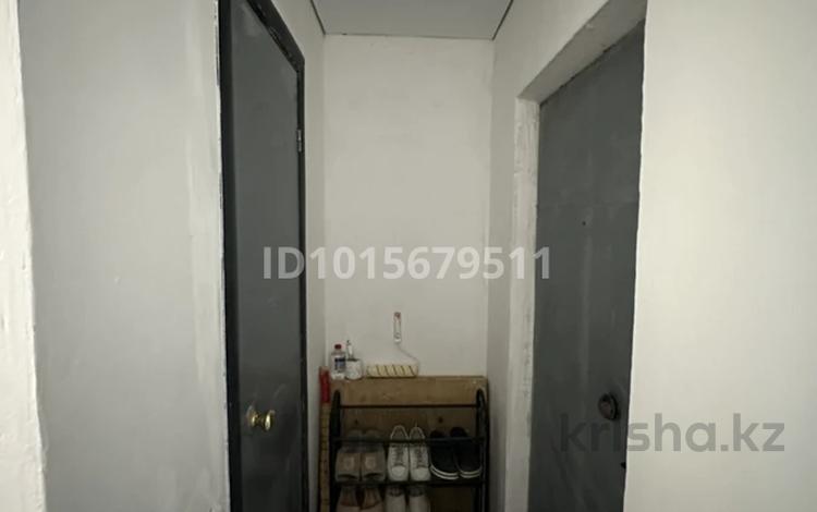 1-бөлмелі пәтер · 18 м² · 1/5 қабат, Хамид Чурин 119, бағасы: 4 млн ₸ в Уральске, мкр Школьник — фото 2