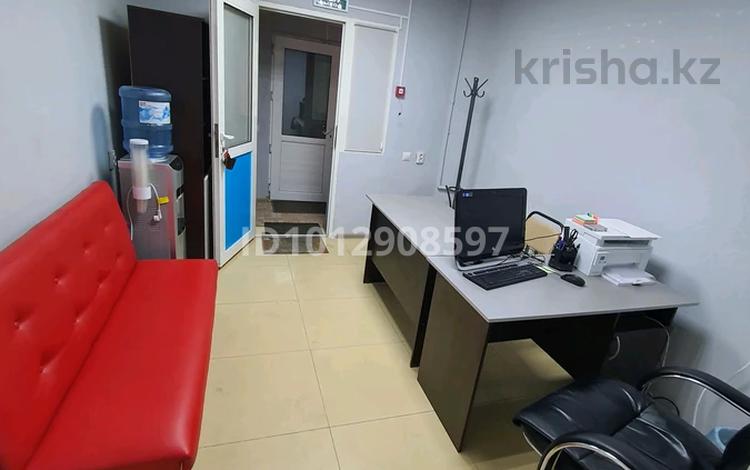 Офисы · 40 м² за 150 000 ₸ в Актобе, мкр 5 — фото 2