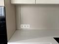 3-бөлмелі пәтер · 65 м² · 8/9 қабат, Самал-2 ш/а. — Продам 3-комнатную кварперепланированную в 4-комнатную (все стены строго по техпаспорту). Делали капитальный современный ремонт для себя, на материалах и оснащении вообще не экономили: Мебель: вся встроенная, качественные фасады из МДФ и ЛДСП Egger. Техника: Bosch и Hotpoint-Ariston. Есть даже сушильная машина и встроенный дополнительный морозильник, все остается. Климат: установлен кондиционер на кухне, в коридоре полностью готова трасса (выведены трубы и электрика) — осталось, бағасы: 82 млн ₸ в Алматы, Медеуский р-н — фото 23