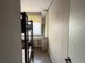 3-бөлмелі пәтер · 65 м² · 8/9 қабат, Самал-2 ш/а. — Продам 3-комнатную кварперепланированную в 4-комнатную (все стены строго по техпаспорту). Делали капитальный современный ремонт для себя, на материалах и оснащении вообще не экономили: Мебель: вся встроенная, качественные фасады из МДФ и ЛДСП Egger. Техника: Bosch и Hotpoint-Ariston. Есть даже сушильная машина и встроенный дополнительный морозильник, все остается. Климат: установлен кондиционер на кухне, в коридоре полностью готова трасса (выведены трубы и электрика) — осталось, бағасы: 82 млн ₸ в Алматы, Медеуский р-н — фото 46