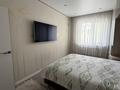 3-бөлмелі пәтер · 65 м² · 8/9 қабат, Самал-2 ш/а. — Продам 3-комнатную кварперепланированную в 4-комнатную (все стены строго по техпаспорту). Делали капитальный современный ремонт для себя, на материалах и оснащении вообще не экономили: Мебель: вся встроенная, качественные фасады из МДФ и ЛДСП Egger. Техника: Bosch и Hotpoint-Ariston. Есть даже сушильная машина и встроенный дополнительный морозильник, все остается. Климат: установлен кондиционер на кухне, в коридоре полностью готова трасса (выведены трубы и электрика) — осталось, бағасы: 82 млн ₸ в Алматы, Медеуский р-н — фото 7