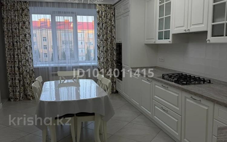 4-бөлмелі пәтер · 130.9 м² · 4/5 қабат, Алтын орда ш/а., Тауелсиздик 16, бағасы: 60 млн ₸ в Актобе, мкр. Алтын орда — фото 2