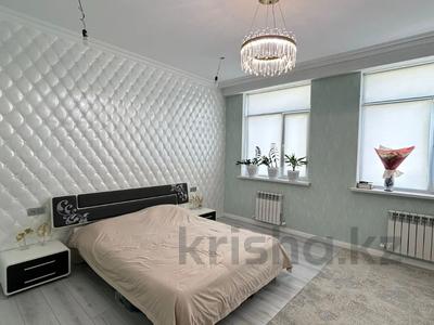 4-комнатная квартира, 117.5 м², 3/5 этаж, мкрн Самал 15 за 49 млн 〒 в Атырау