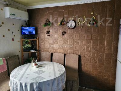 Отдельный дом · 4 комнаты · 100 м² · 8 сот., мкр Аксай-2, 28-улица 32 дом — Находится возле телевишка за 38 млн 〒 в Атырау