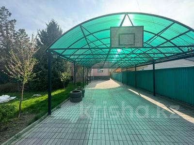 Жеке үй · 10 бөлме · 450 м² · 10 сот., мкр Горный Гигант, Затаевича — Жукова, бағасы: 2.5 млн 〒 в Алматы, Медеуский р-н