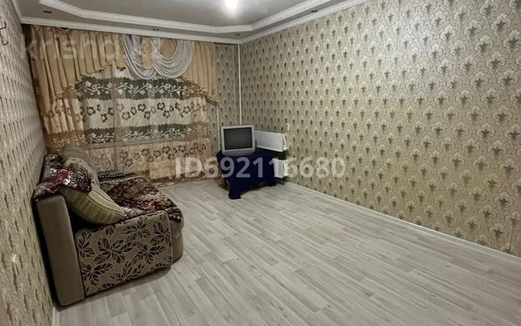 2-бөлмелі пәтер, 45 м², 2/9 қабат ай сайын, Абылайхана 16, бағасы: 120 000 〒 в Кокшетау — фото 2