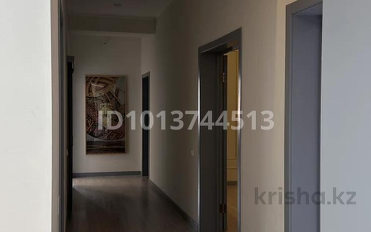 3-комнатная квартира · 132.5 м² · 9/10 этаж, 17-й мкр 18/3 за 450 000 ₸ в Актау — фото 2
