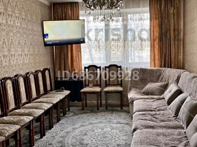 4-комнатная квартира, 92 м², 1/3 этаж, 2 квартал 22 за 23 млн 〒 в Караганде, Алихана Бокейханова р-н