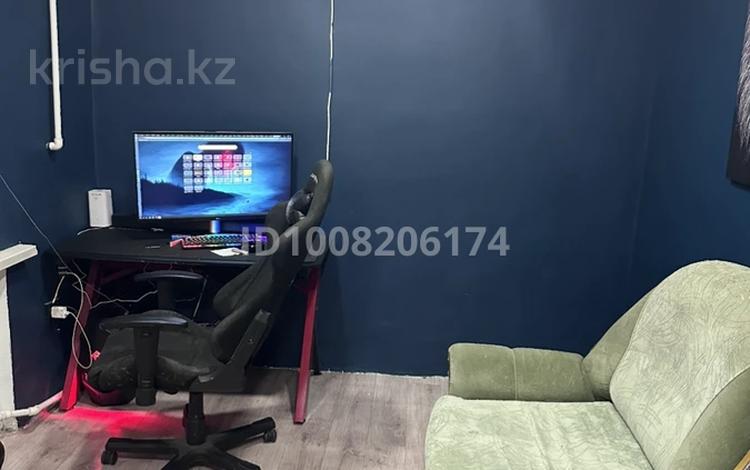 2-бөлмелі пәтер · 54 м² · 1/5 қабат, Железнодорожная 21, бағасы: 11 млн ₸ в Жезказгане — фото 2