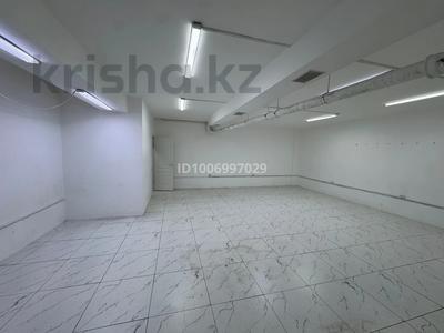 Офисы, магазины и бутики, склады, салоны красоты, медцентры и аптеки, образование, развлечения, кабинеты и рабочие места · 64 м² за 250 000 〒 в Алматы, Наурызбайский р-н