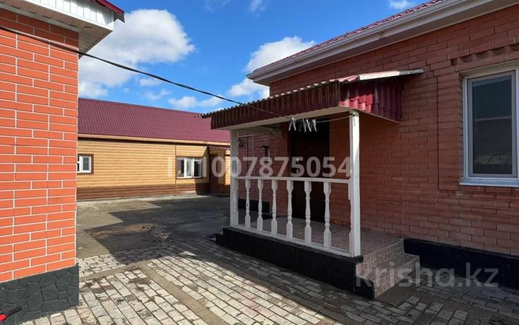 Отдельный дом · 4 комнаты · 160 м² · 10 сот., мкр Ракуша, Бокашева 2 за 43 млн 〒 в Атырау — фото 2