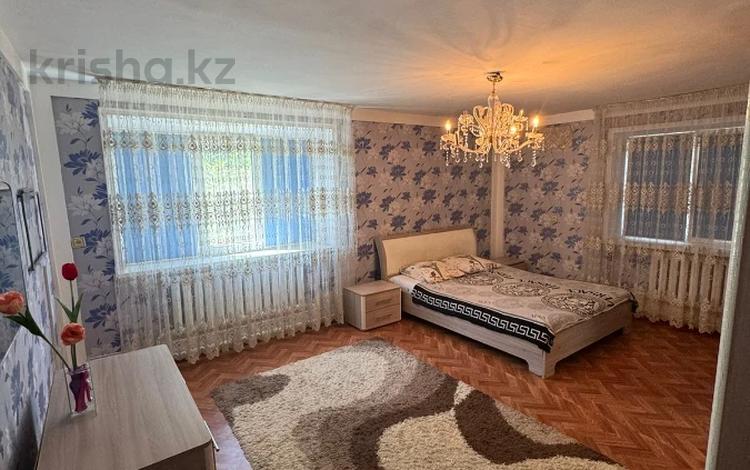 4-комнатная квартира · 90 м² · 1/5 этаж, Толе би 139 за 20 000 ₸ в  — фото 6