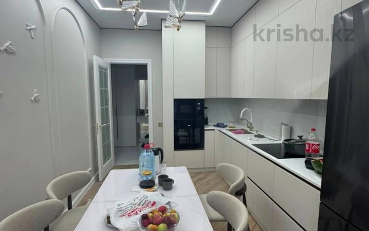 3-комнатная квартира · 87 м² · 5/10 этаж, мкр Юго-Восток, Букетова 3/4 за 63.5 млн ₸ в Караганде, Казыбек би р-н — фото 2