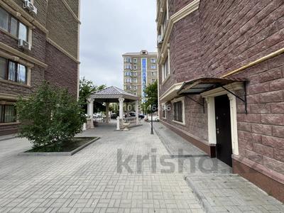 2-комнатная квартира · 80 м² · 1/9 этаж, мкр Центральный, Валиханова 13-21 за 270 000 ₸ в Атырау