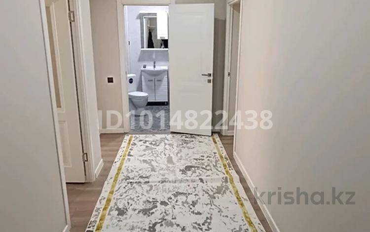 2-бөлмелі пәтер · 65 м² · 2/5 қабат, Алтын орда ш/а., Микрорайон Батыс-2 49Л, бағасы: 180 000 ₸ в Актобе, мкр. Алтын орда — фото 2