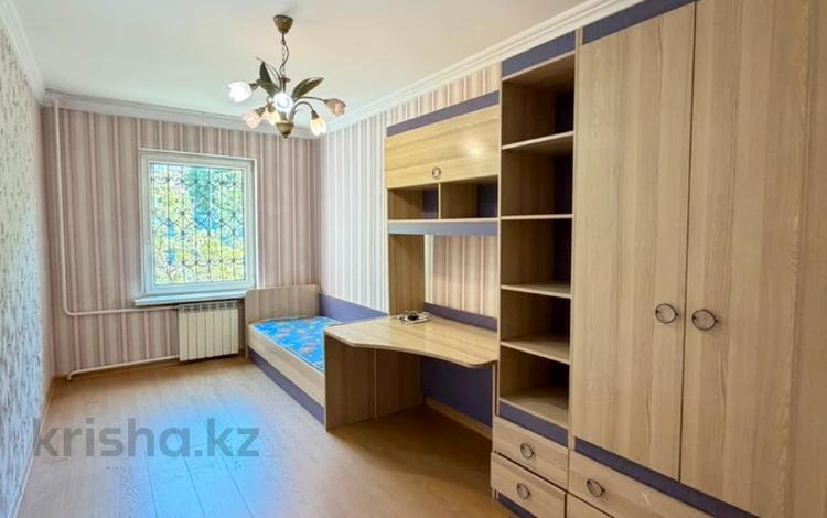 4-комнатная квартира · 82 м² · 2/5 этаж, мкр Мамыр-1 15 за 65 млн ₸ в Алматы, Ауэзовский р-н — фото 2