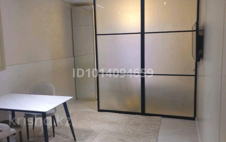 1-комнатная квартира · 30 м² · 3/17 этаж, Ауэзова 2/4 за 280 000 ₸ в Алматы, Алмалинский р-н — фото 2