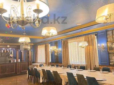 Свободное назначение, офисы, общепит, салоны красоты, бани, гостиницы и зоны отдыха, медцентры и аптеки, образование, развлечения · 700 м² за 215 млн ₸ в Караганде, Казыбек би р-н