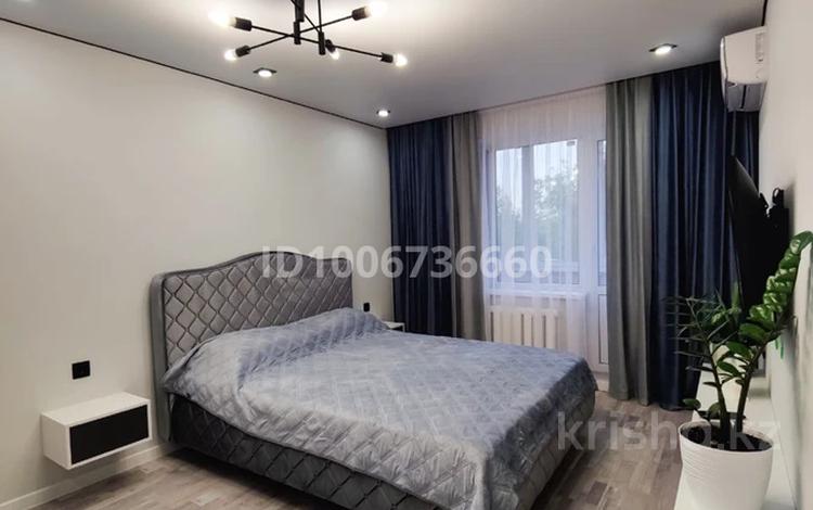 1-комнатная квартира · 34 м² · 4/9 этаж, Пр.Назарбаева 95 за 250 000 ₸ в Павлодаре — фото 2