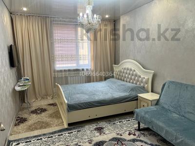 1-бөлмелі пәтер, 42 м², 3/11 қабат ай сайын, 16-й мкр 44, бағасы: 150 000 〒 в Актау, 16-й мкр 