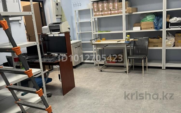 Еркін, кеңселер, дүкендер мен бутиктер, қоймалар, кабинеттер және жұмыс орындары · 22 м², бағасы: 180 000 ₸ в Алматы, Жетысуский р-н — фото 2