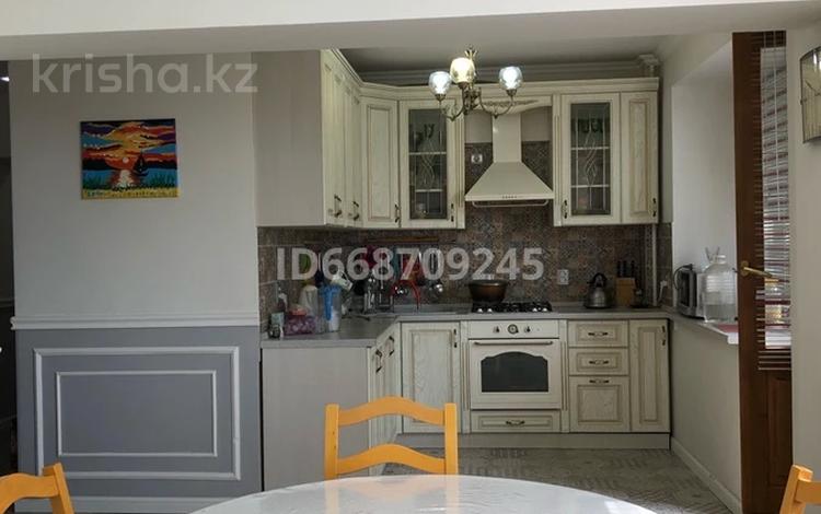 4-комнатная квартира · 122 м² · 5/5 этаж, мкр Мамыр-7 1 за 83 млн ₸ в Алматы, Ауэзовский р-н — фото 8