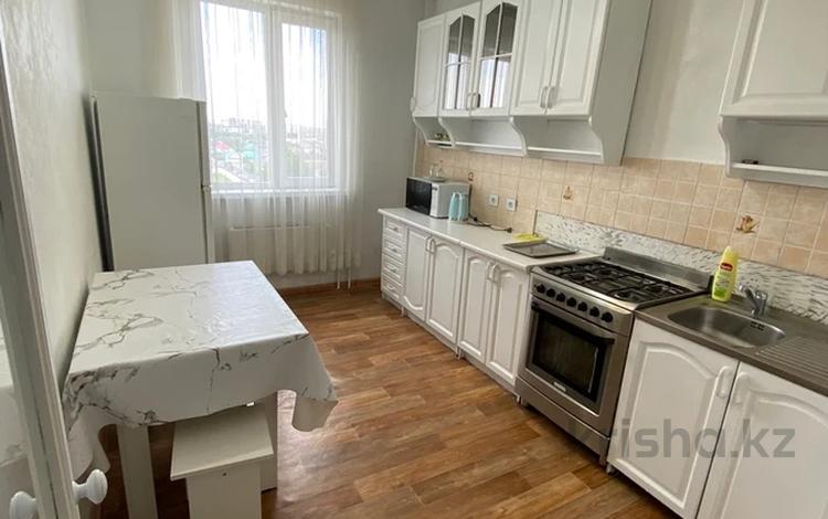 2-комнатная квартира · 74 м² · 8/9 этаж, мкр Аксай-1А 31а за 250 000 〒 в Алматы, Ауэзовский р-н — фото 2